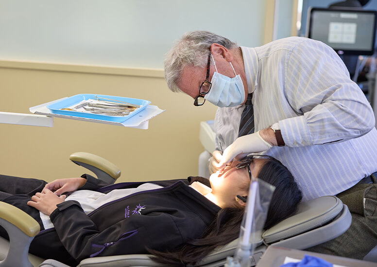 Find the right
orthodontic treatment for your smile Find the right
orthodontic treatment for your smile