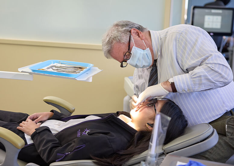 Orthodontist
vs dentist